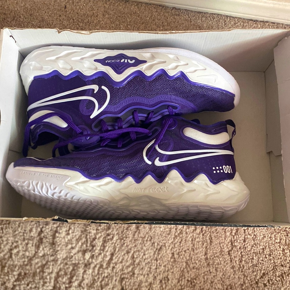 Nike air zoom G.T. Run